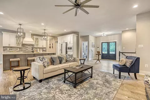 Entry Way - 19103 Windsor, Drayden, MD 20630 photo 6 of 8