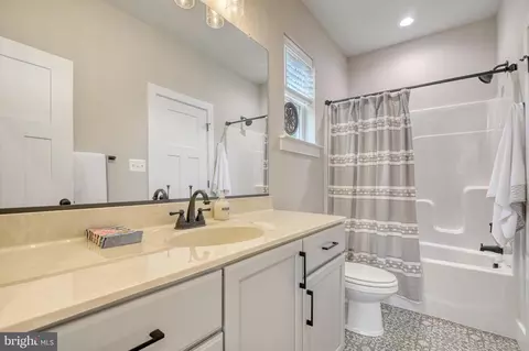 Bath - 19103 Windsor, Drayden, MD 20630 photo 2 of 3