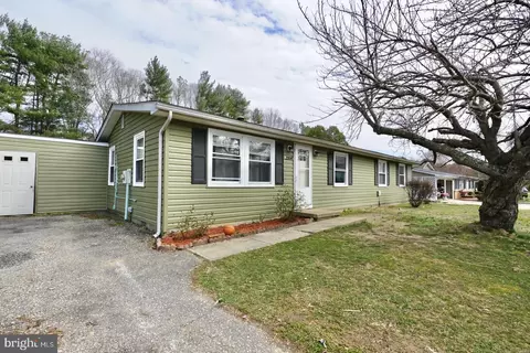 22030 Mojave Dr, Great Mills, MD 20634