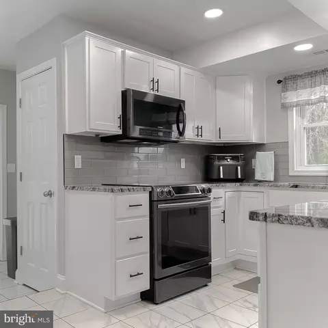 Kitchen - 49292 Bennett Dr, Ridge, MD 20680 photo 4 of 5