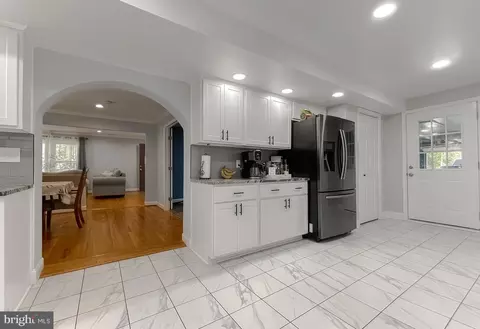 Entry Way - 49292 Bennett Dr, Ridge, MD 20680 photo 3 of 9
