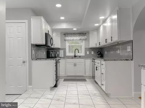 Kitchen - 49292 Bennett Dr, Ridge, MD 20680 photo 1 of 5