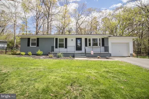 22586 Joan Dr, California, MD 20619