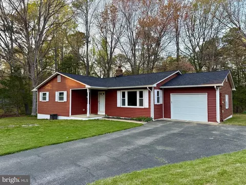 21660 Defender St, Lexington Park, MD 20653