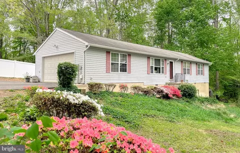 37948 George F Dr, Mechanicsville, MD 20659