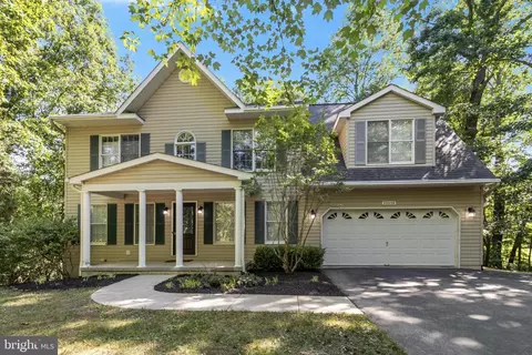 23058 Twinberry Ln, California, MD 20619
