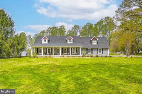 20521 Old Gravel Ln, Lexington Park, MD 20653
