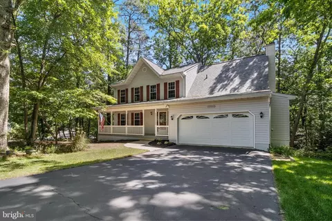 22950 Wintergreen Ln, California, MD 20619