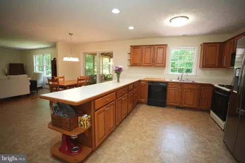 Kitchen - 21034 Aster Dr, Callaway, MD 20620 photo 2 of 4