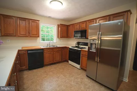 Kitchen - 21034 Aster Dr, Callaway, MD 20620 photo 3 of 4