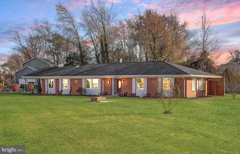 40497 Waterview Dr, Mechanicsville, MD 20659