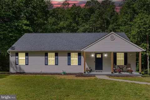 26975 Erin Dr, Mechanicsville, MD 20659