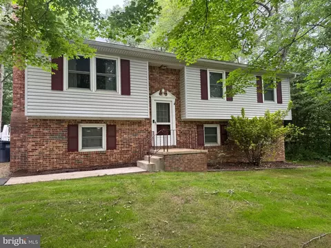 37162 Tanyard Dr, Mechanicsville, MD 20659