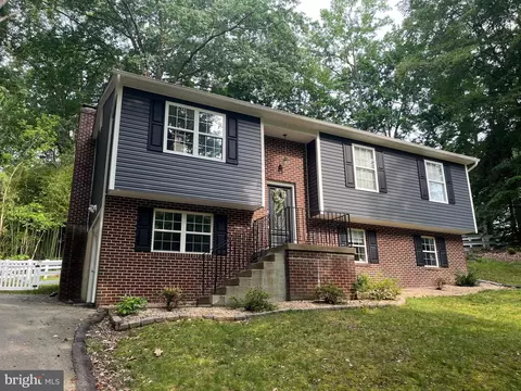 35904 Army Navy Dr, Mechanicsville, MD 20659