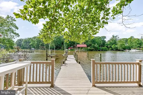 24611 Greenview Dr, Hollywood, MD 20636