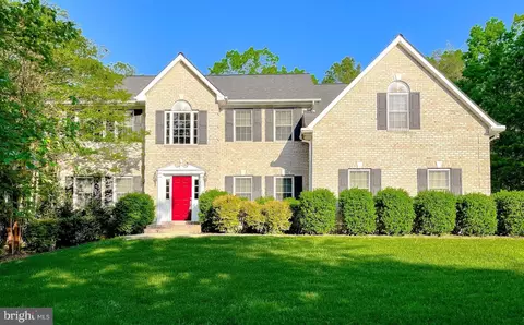 23273 Nicholson St, Hollywood, MD 20636
