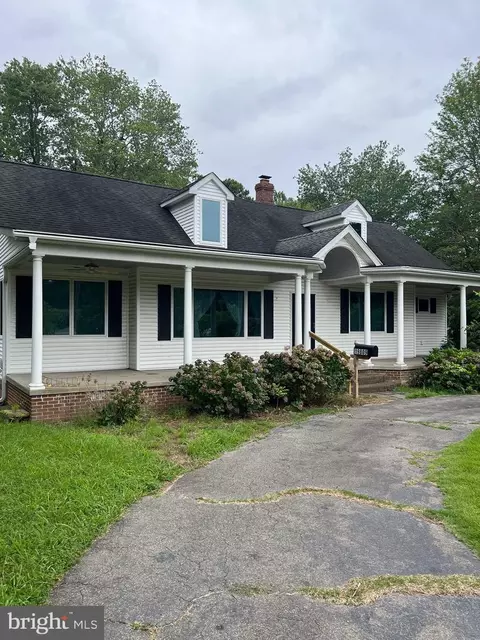 19809 Point Lookout Rd, Lexington Park, MD 20653