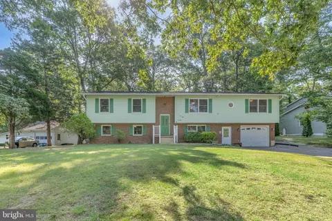 22938 Gunston Dr, Lexington Park, MD 20653