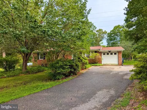 22509 Joan Dr, California, MD 20619