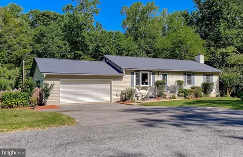 45120 Nalley Rd, Hollywood, MD 20636