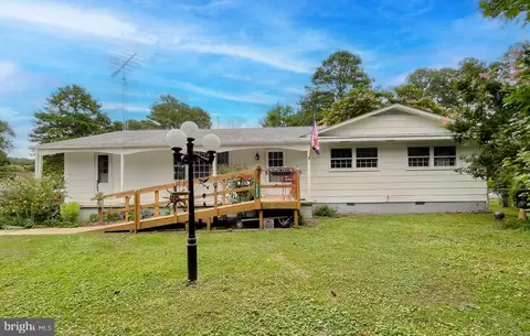38186 Beach Rd, Coltons Point, MD 20626