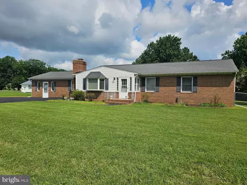 43822 Palamino Dr, Hollywood, MD 20636