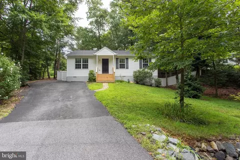 35917 Army Navy Dr, Mechanicsville, MD 20659