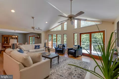 41950 Clover Hill Ct, Hollywood, MD 20636