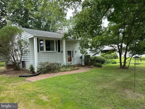24435 Lakeland Dr, Hollywood, MD 20636