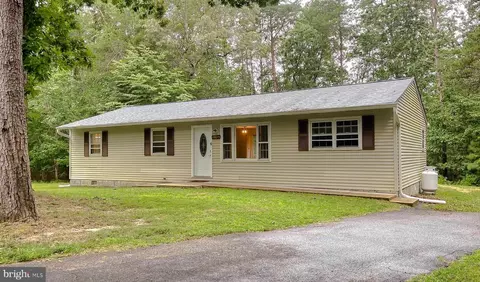 21851 Peters Ct, California, MD 20619