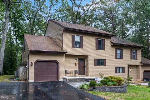 23190 Falling Leaf Ln, California, MD 20619