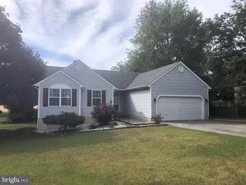 35575 Army Navy Dr, Mechanicsville, MD 20659