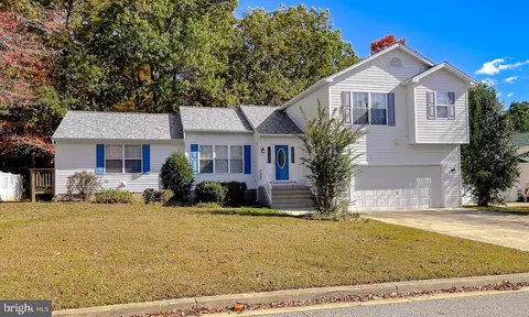 20804 Red Rose Ct, Lexington Park, MD 20653