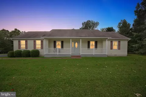 26853 Erin Dr, Mechanicsville, MD 20659