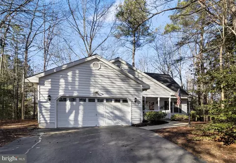 23015 Wedgewood Ln, California, MD 20619