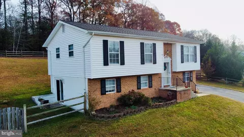38472 Arlington Dr, Mechanicsville, MD 20659