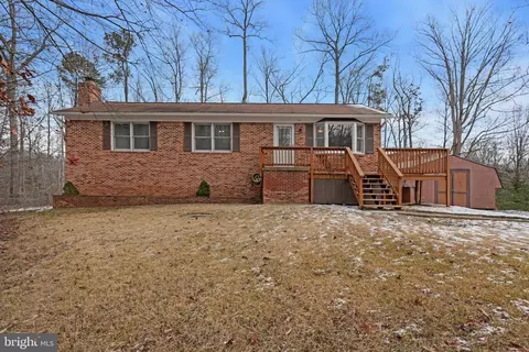 37372 E Spicer Dr, Mechanicsville, MD 20659