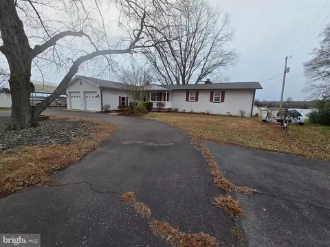 40265 Beach Dr, Mechanicsville, MD 20659