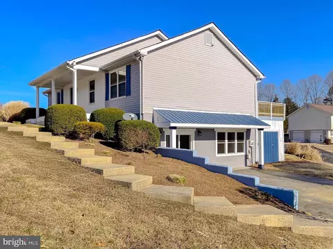 28990 Shannon Ct, Mechanicsville, MD 20659