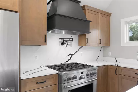 Kitchen - 16242 Thomas Rd, Piney Point, MD 20674 photo 5 of 9