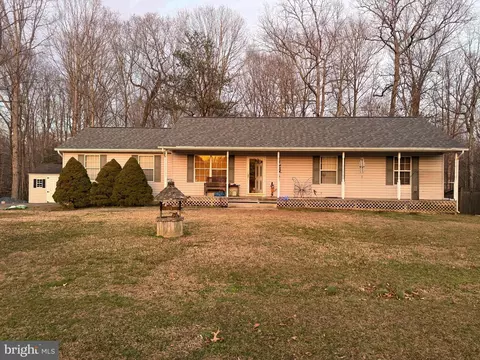 26926 Erin Dr, Mechanicsville, MD 20659
