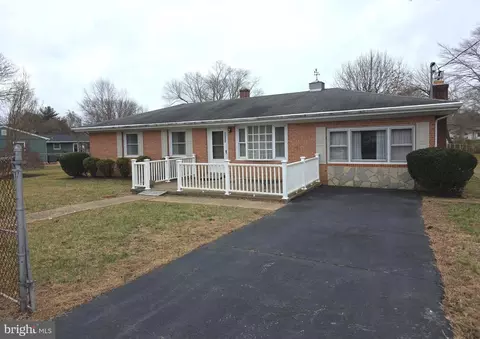 22735 Bellwood Ln, California, MD 20619