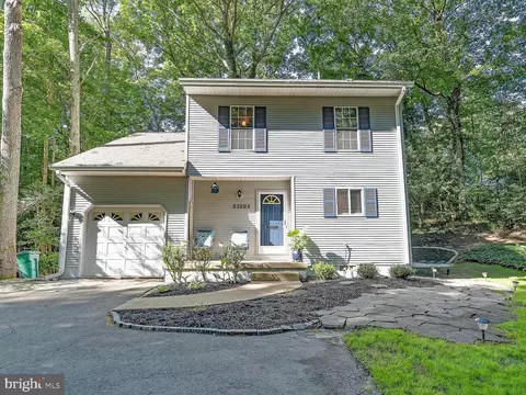 23295 White Elm Ct, California, MD 20619