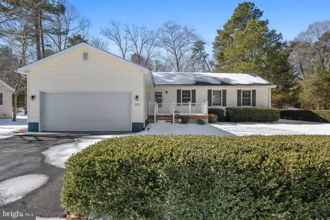 22397 Sandra Ln, California, MD 20619