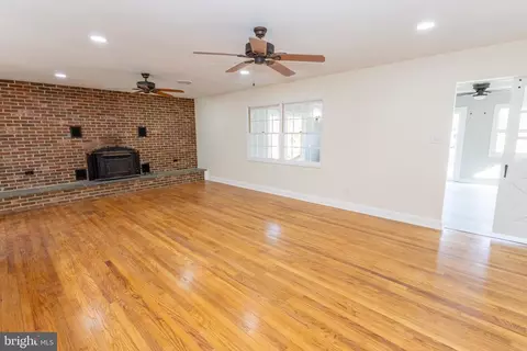 Living - 49151 Wynne Rd, Ridge, MD 20680 photo 9 of 13
