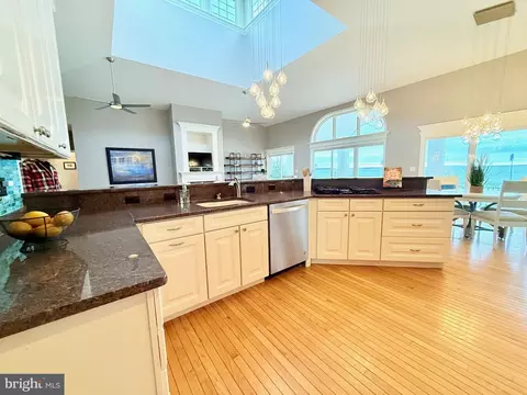 Kitchen - 16363 Ball Point Rd, Piney Point, MD 20674 photo 3 of 8