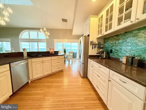 Kitchen - 16363 Ball Point Rd, Piney Point, MD 20674 photo 5 of 8