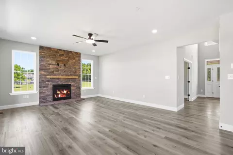 Living - 49845 Saint Jeromes Pl, Dameron, MD 20628 photo 2 of 5