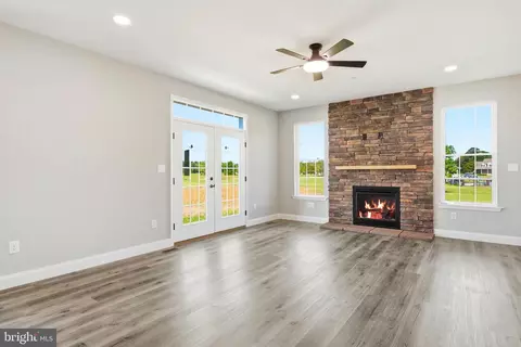 Living - 49845 Saint Jeromes Pl, Dameron, MD 20628 photo 3 of 5
