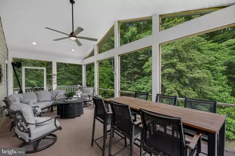 29542 Carol Ln, Mechanicsville, MD 20659